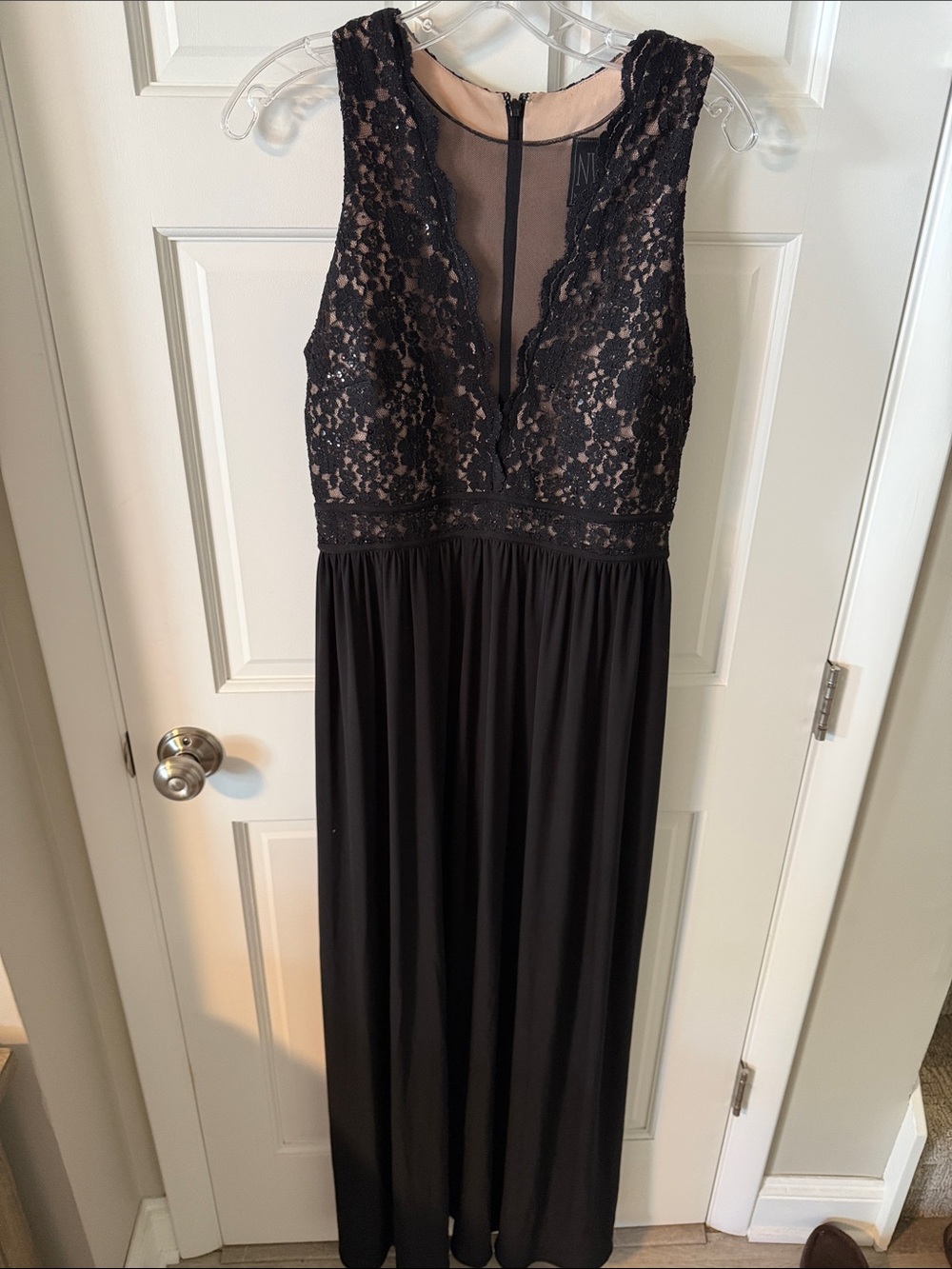 Nightway Black Lace Sequin Bodice V-Neck
Flowing Maxi Dress Size 12